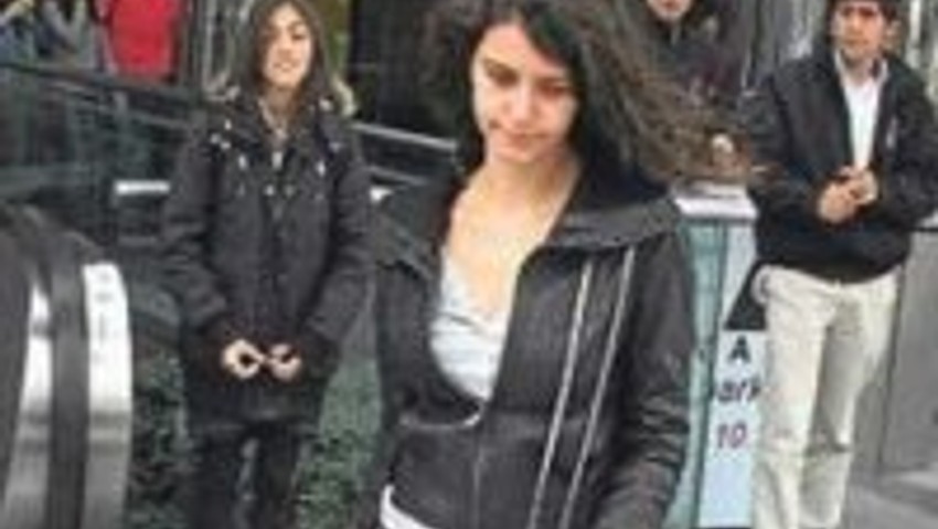 Beren Saat makyajsız yakalandı