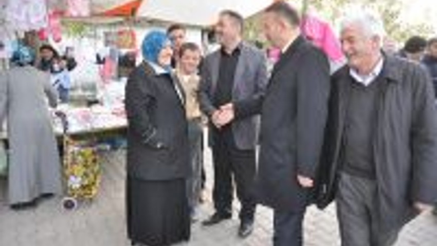 Başkan Karabalık Semt Pazarında İncelemelerde Bulundu