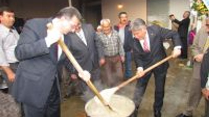 Ahmet Güldal Ödemiş Kaymakamı İle Keşkek Dövdü