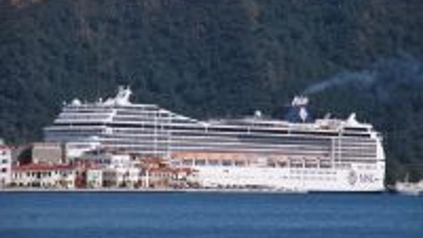 Dev Yolcu Gemisi Marmaris’e Sığındı