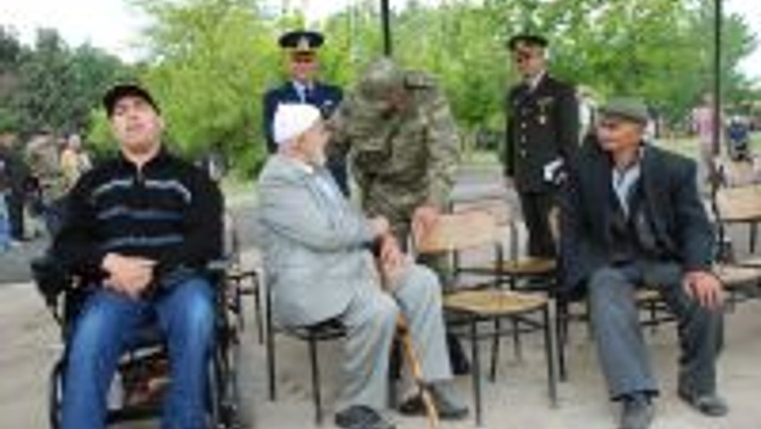 Korgeneral Altıntaş Engelli Askerlerle Tek Tek İlgilendi