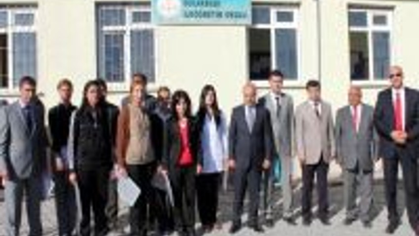 Bulakbaşı Köyü Öğretmenlerine Validen Başarı Belgesi