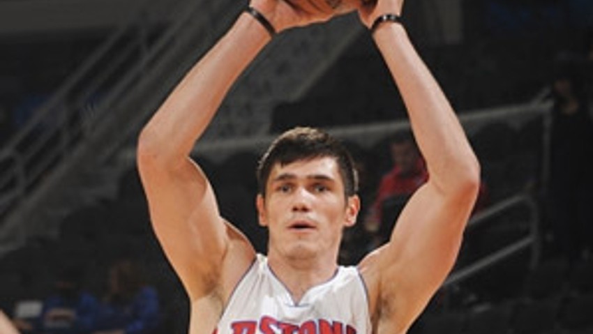 Ersan İlyasova'dan Nets'e 15 sayı