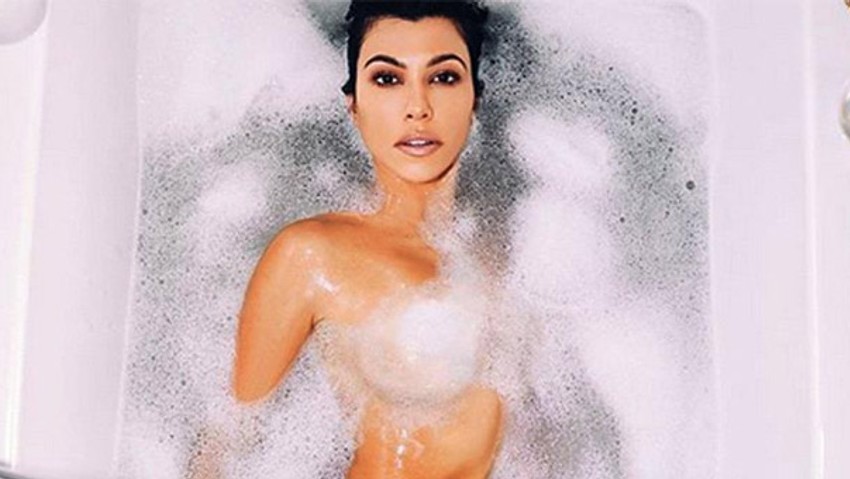 Kourtney Kardashian'dan çıplak poz