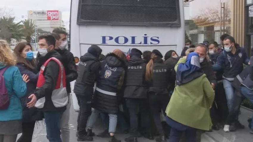 HDP'li vekilden polise yumruk!