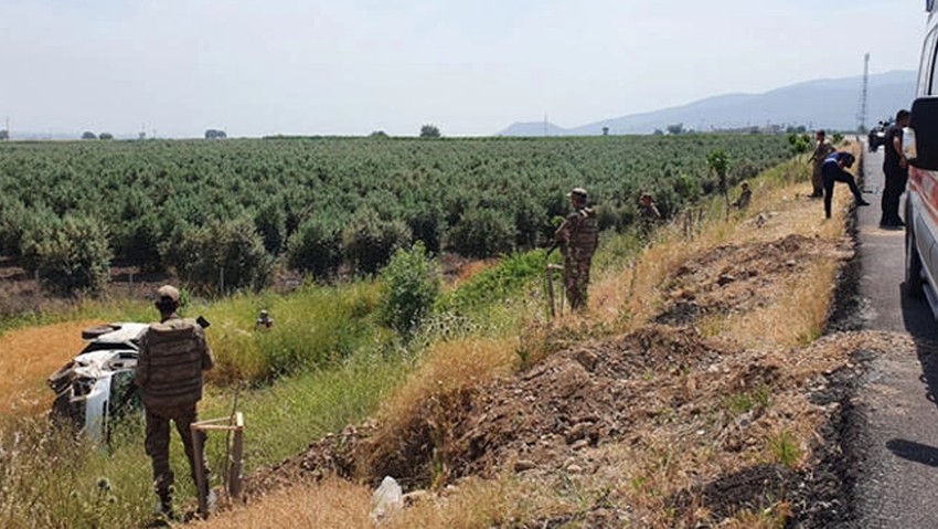 Hatay'da askerleri taşıyan minibüs devrildi: 3 asker yaralı