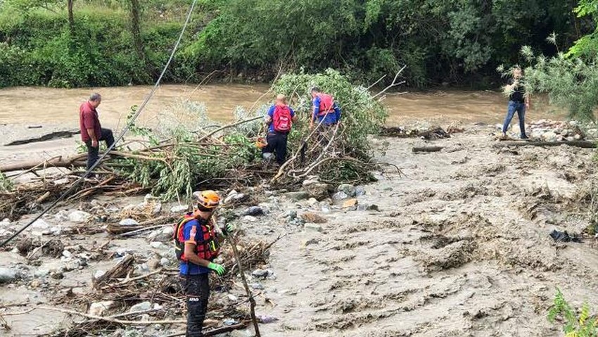 Sakarya'da 1 kişi sele kapıldı; AFAD olay yerinde