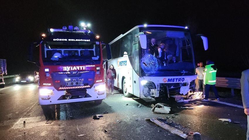 TEM'de 4 araç birbirine girdi: Ölü ve yaralılar var - Resim: 3