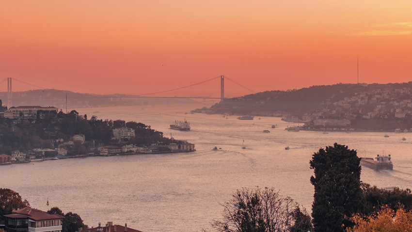 İstanbul Boğazı'nda kaza! 2 gemi çarpıştı