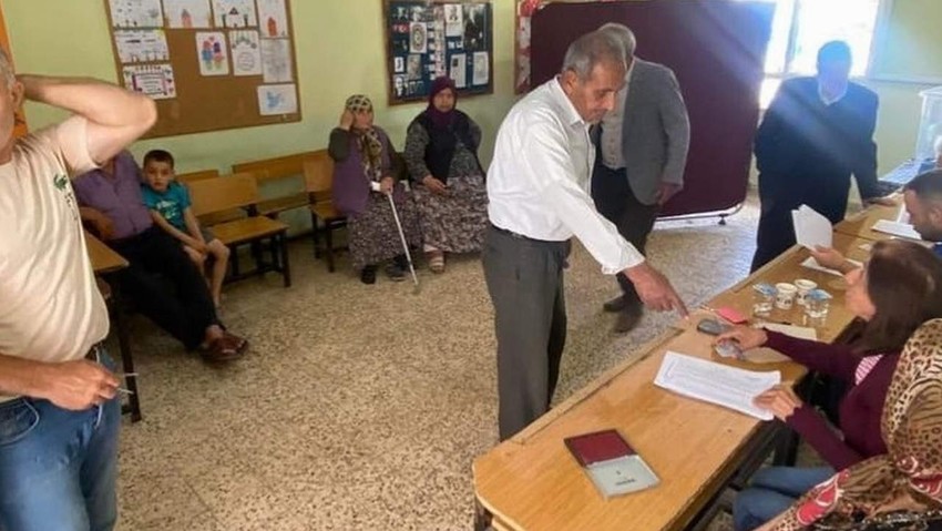 Hatay'da ''ilçe değişikliği'' seçimi: Yüzlerce vatandaş sandıık başındaydı