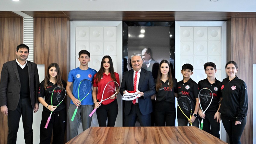 Muratpaşa’nın squash başarısı