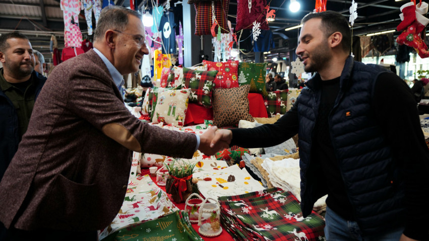 Beylikdüzü Belediye Başkanı Çalık, yeni yılı komşularıyla karşıladı