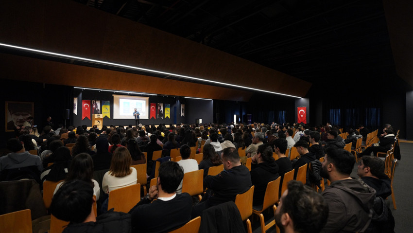 Beylikdüzü'nde LGS ve YKS adayları için ''Kazandıran Taktikler Semineri'' düzenlendi