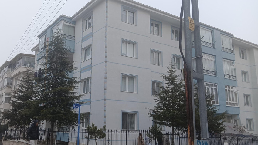 Eşini bıçaklayıp, kendi boğazını kesti