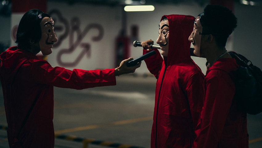 İzmir'de yılbaşı gecesi filmleri aratmayan soygun: 56 milyon TL çaldılar