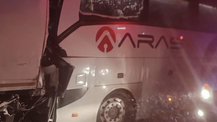 Sicas'ta korkunç kaza: Ölü ve yaralılar var