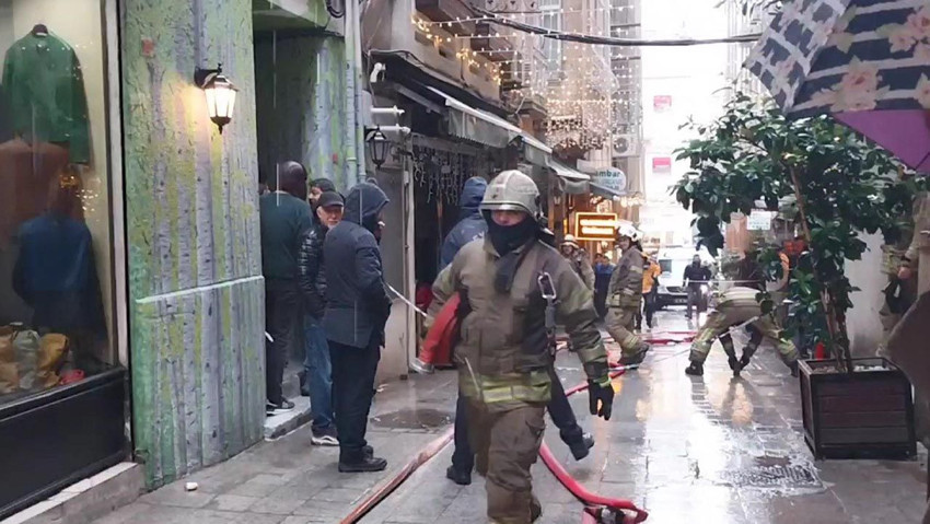 Beyoğlu'nda restoranda yangın paniği - Resim: 4