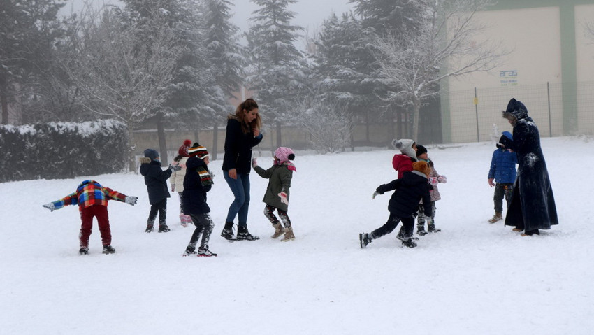 İstanbul'da Pazartesi günü okullar tatil olacak mı ? Valisi Gül'den kar tatili açıklaması