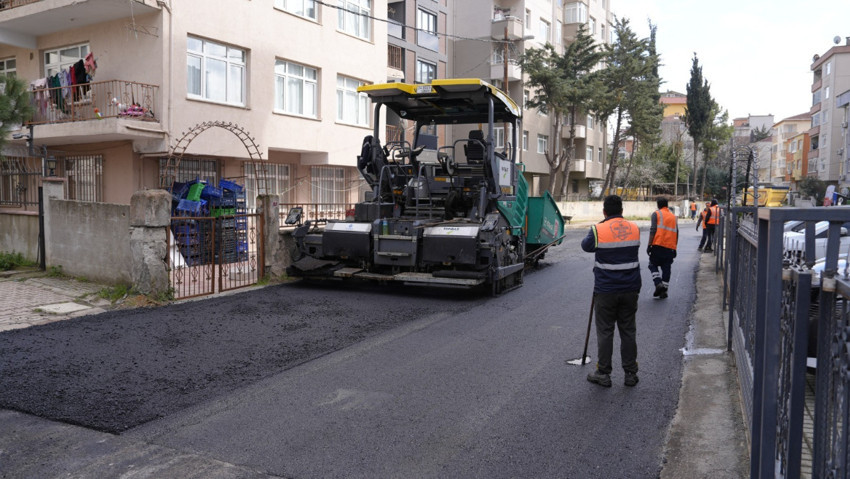 Kartal'da asfalt serim çalışmaları devam ediyor