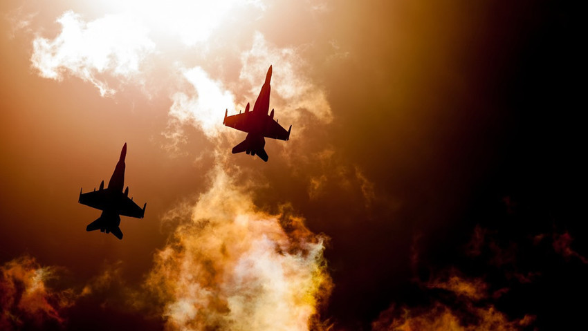 Savaş uçakları yanlışlıkla yerleşim yerine bomba yağdırdı