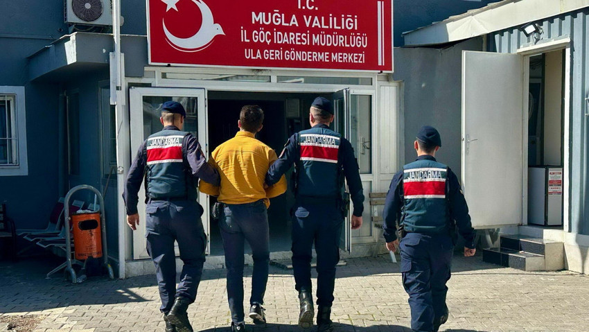 Bir kırmızı bültenli yabancı uyruklu daha Türkiye'de yakalandı
