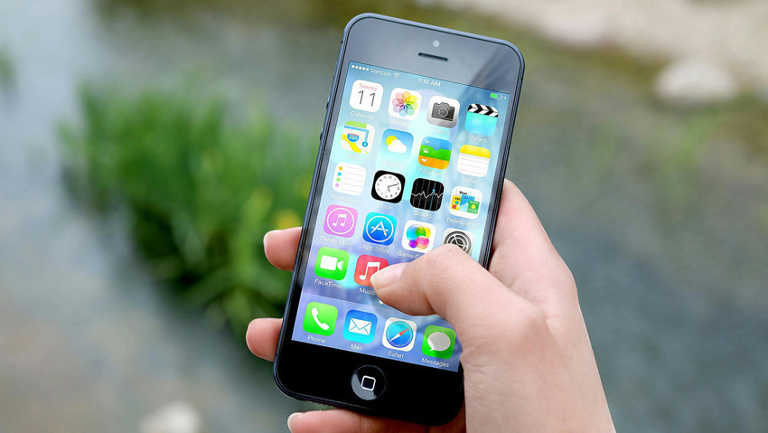 Bir ülke daha okullarda cep telefonunu yasakladı