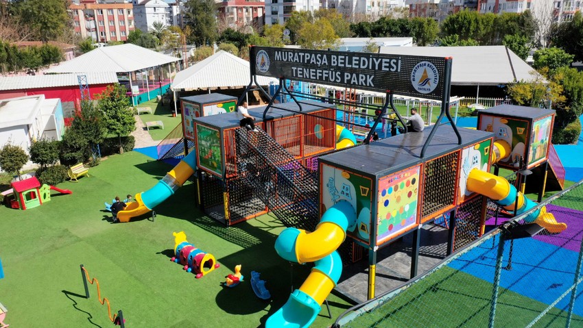 Muratpaşa'da Teneffüs Park'a yeni oyun parkuru