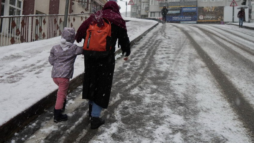 Çok sayıda il ve ilçemizde eğitime 1 gün ara verildi