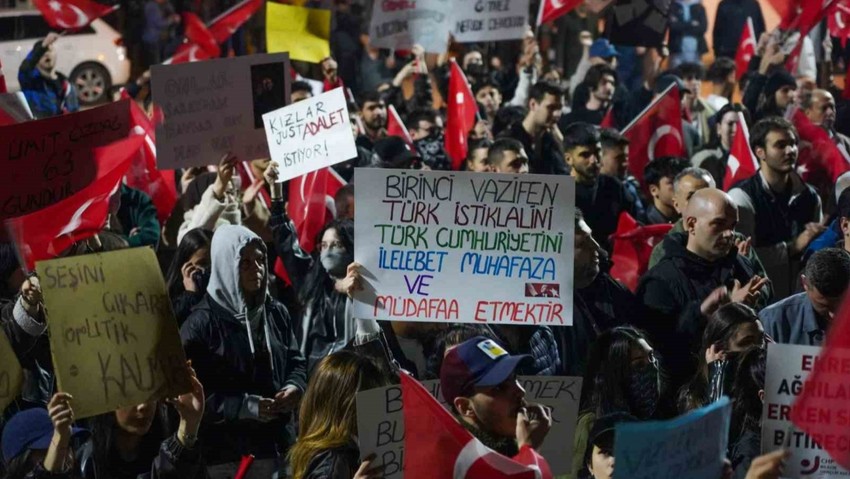 İzmir Barosu açıkladı: ''Protestolarda tutuklanan öğrencilerde ''darp'' ve ''cebir izi'' var''