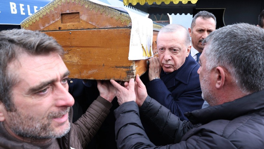 Erdoğan, Burhan Abiş'in tabutuna omuz verdi