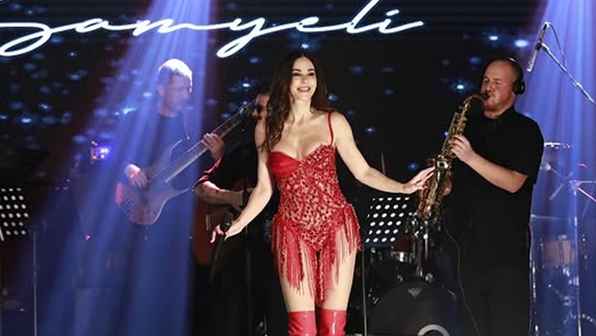Defne Samyeli ünlüleri yaylım ateşine tuttu