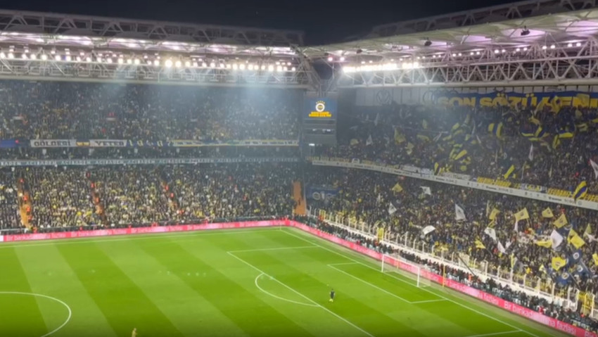 Kadıköy'de tribünlerden ''Hak, hukuk, adalet'' sloganları yükseldi