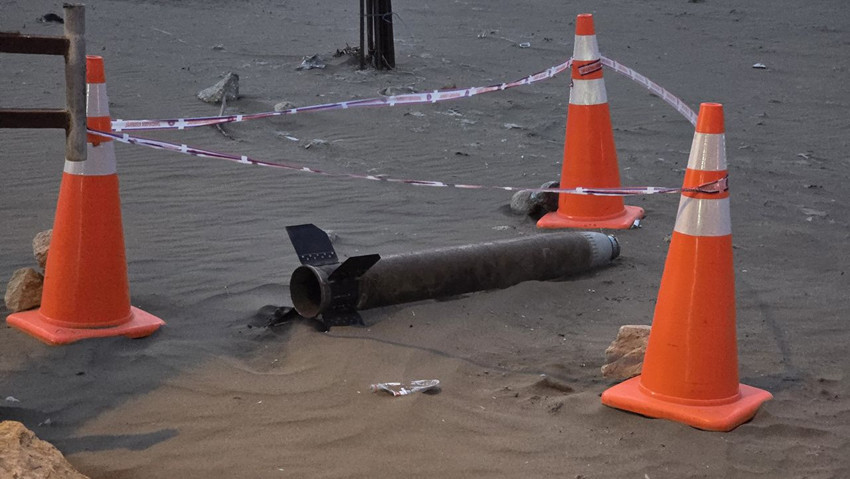 Akdeniz sahillerinde büyük panik: Dalgalarla kıyıya bir roket vurdu - Resim: 2