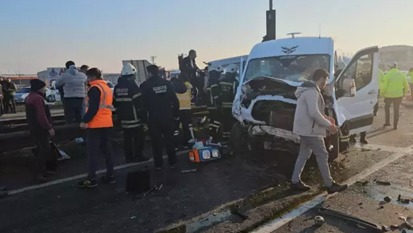 İki servis minibüsü çarpıştı: Çok sayıda yaralı var