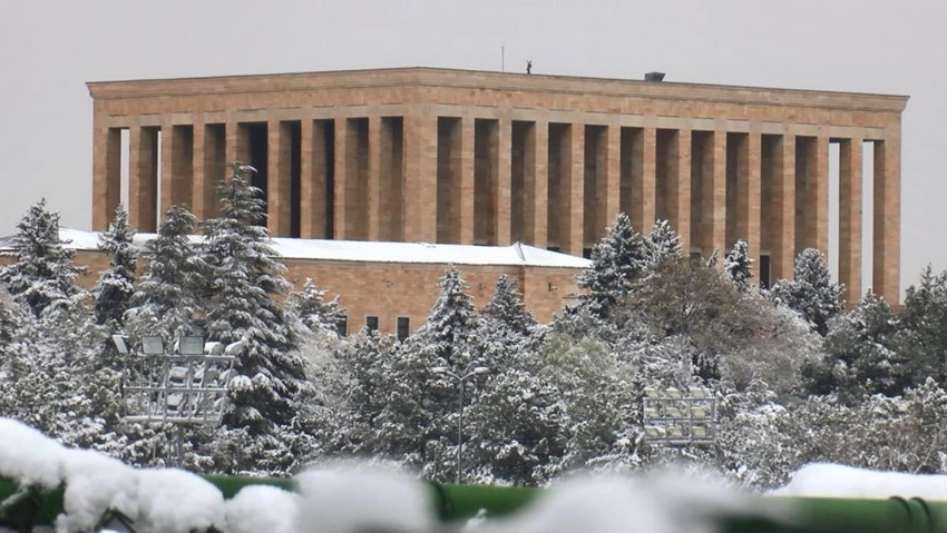 Türkiye nisan ayında kışı yaşıyor: İstanbul'da da kar yağışı başladı - Resim: 4