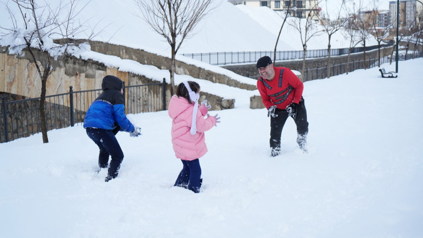 Pek çok ilimizde kar yağışı nedeniyle okullar tatil edildi