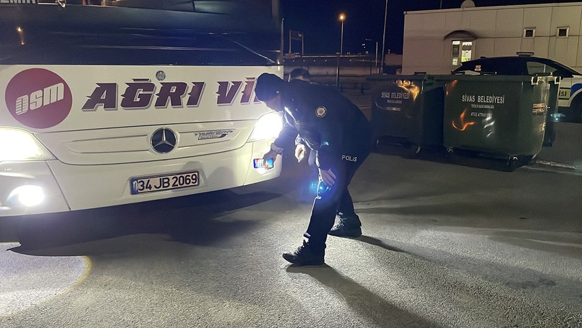 Yolcu otobüsünün şoförü bir kişiyi ezip geçtikten sonra kendini ihbar etti - Resim: 2