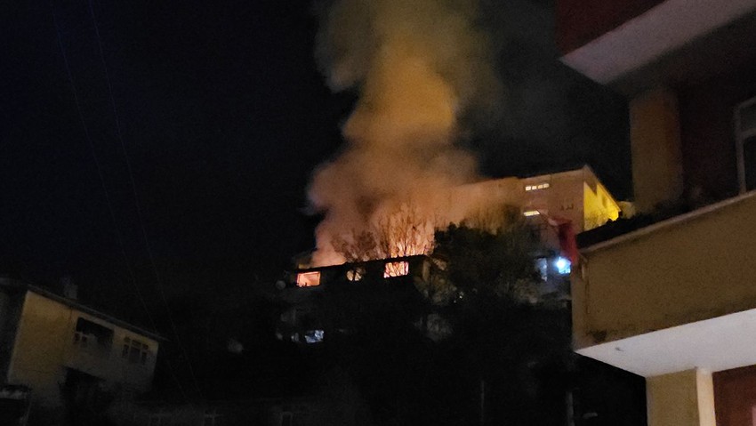 Geceyi gündüze çeviren yangında can pazarı: Acı haber geceyarısı geldi - Resim: 2