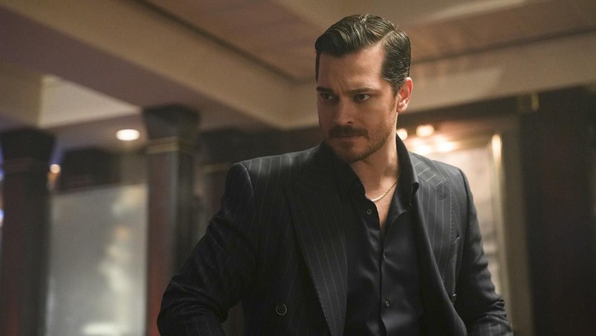 Çağatay Ulusoy ve Demet Özdemir'li Eşref Rüya reytingleri sildi süpürdü - Resim: 1