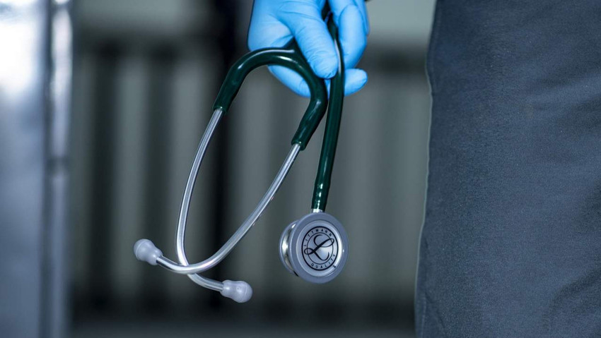 Palyatif bakım merkezinde görevli doktor 15 hastasını öldürmekle suçlanıyor
