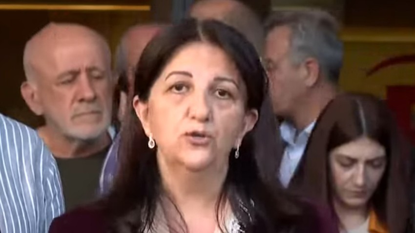 İmralı'ya giden DEM Parti heyeti, Öcalan'ın mesajını kameralar önünde okudu