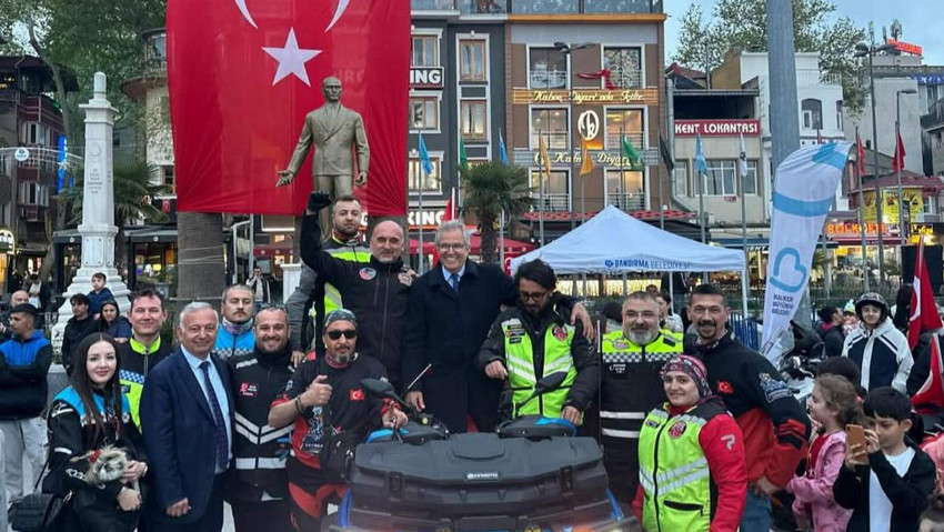 Bandırma'da 23 Nisan coşkusu motosiklet kortejiyle zirveye taşındı