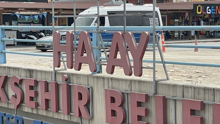Hatay'ın ''T''siz tabelaları büyük tepki çekti