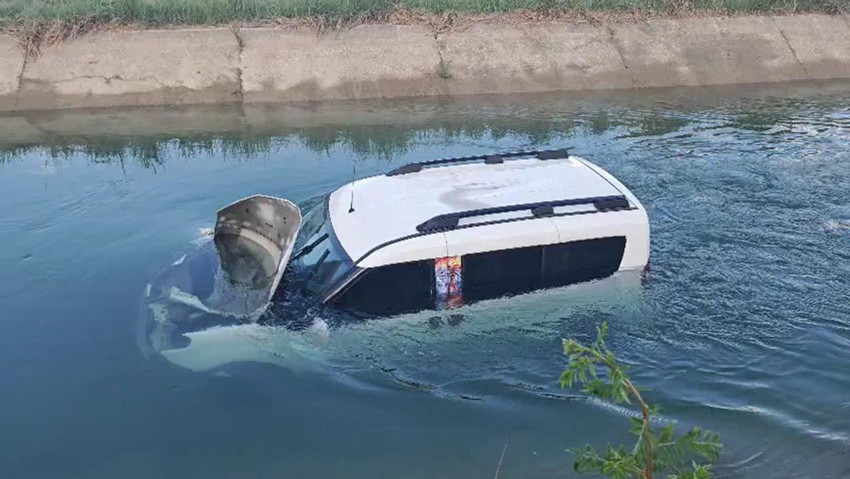 Aracıyla sulama kanalına uçan sürücü yardımları reddetti - Resim: 1