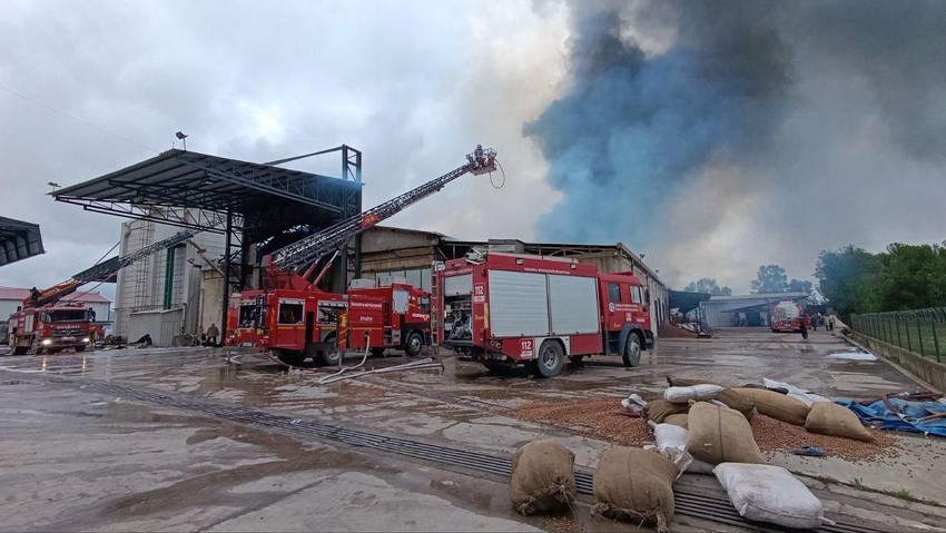 Sakarya'da fabrika yangını: Dumanlar her yerden görülüyor - Resim: 2