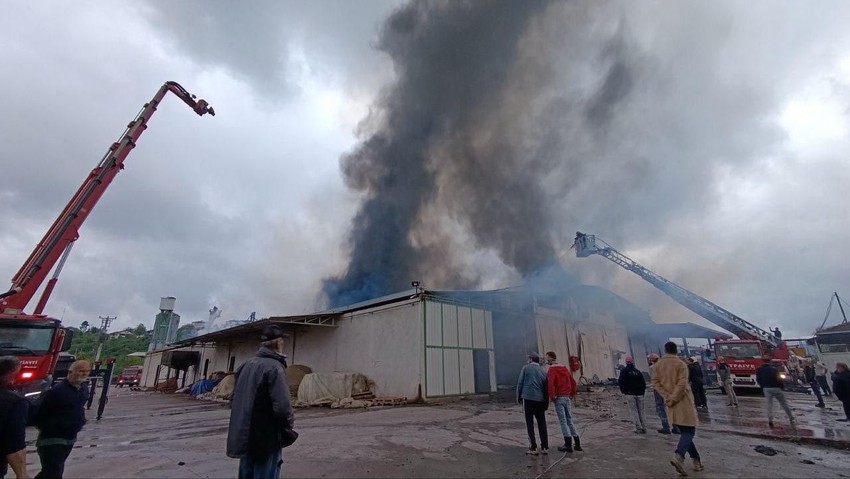 Sakarya'da fabrika yangını: Dumanlar her yerden görülüyor - Resim: 3