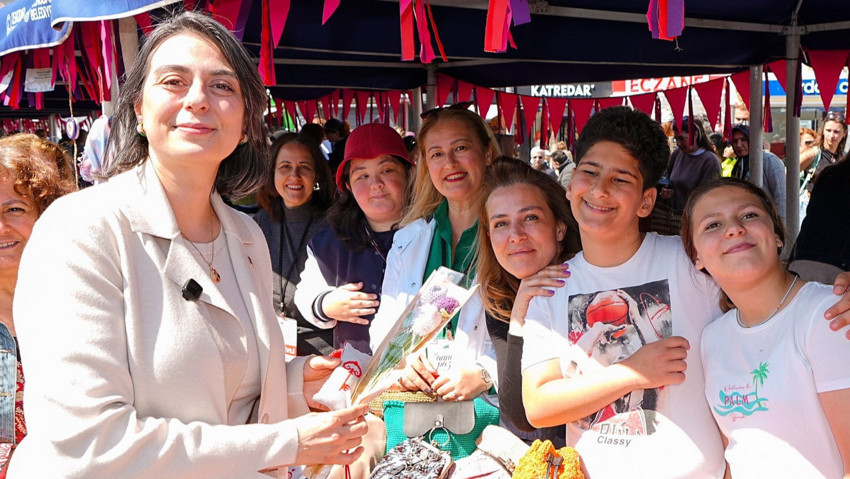 Üsküdar'da Anne Eli Pazarı kuruldu