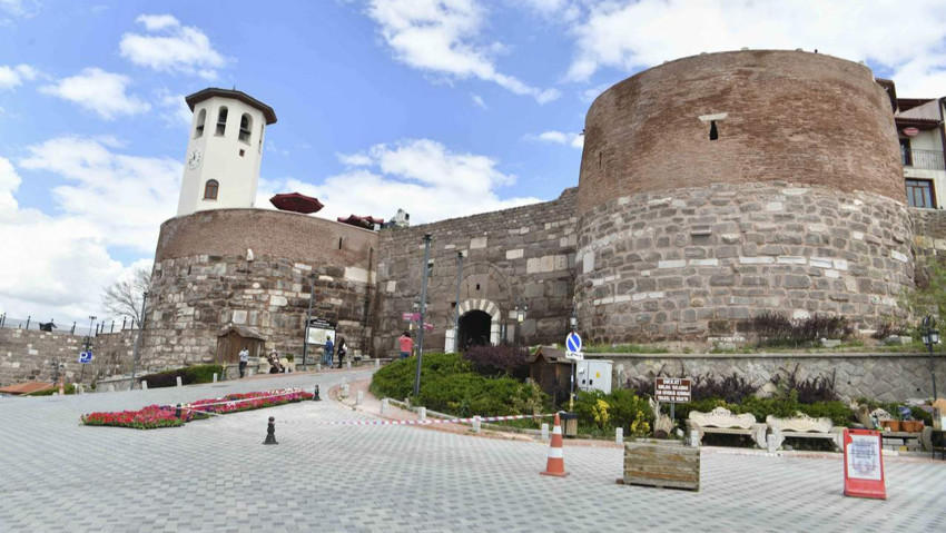 Ankara Kalesi'ne hassas dokunuş: Sur duvarları güçlendirildi