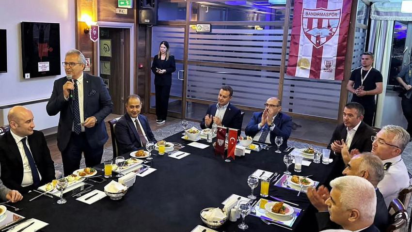 Bandırma Belediye Başkanı Mirza Bandırmaspor'a moral ve destek programına katıldı