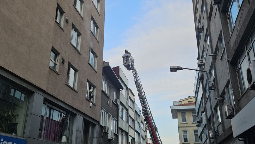 İstanbul'un göbeğinde restoranda başlayan yangın yanındaki 2 binaya sıçradı - Resim: 4